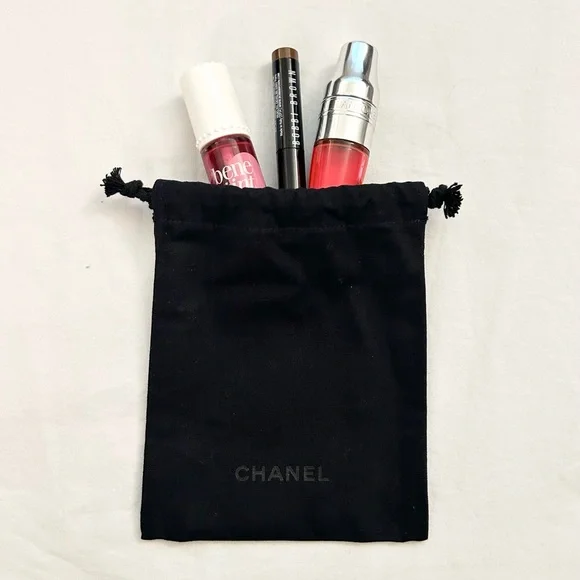 🌟SOLD🌟 CHANEL Makeup Pouch Drawstring - Picture 2 of 4
